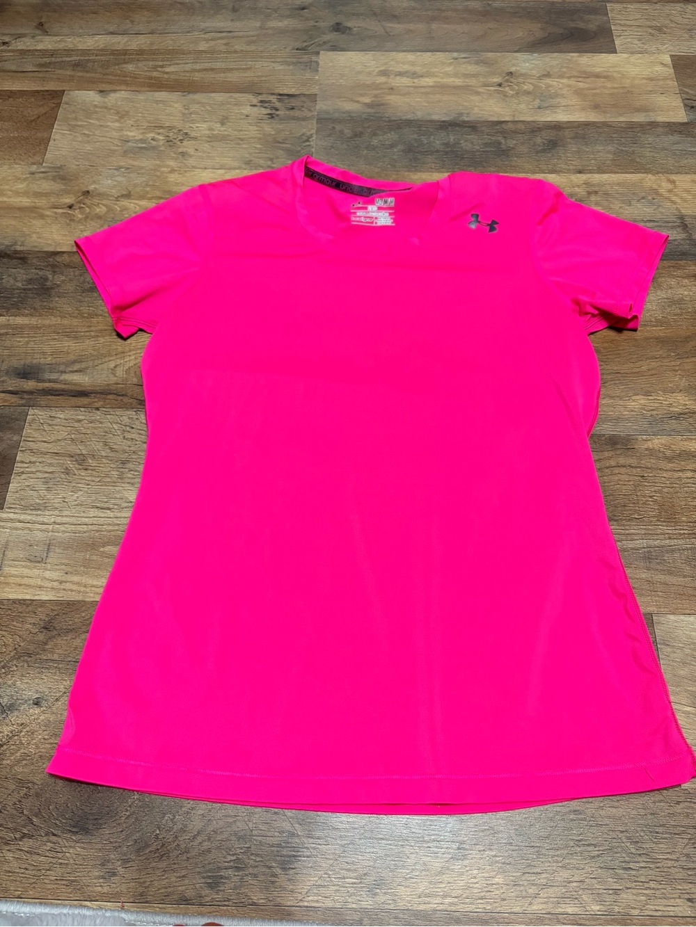 Under Armour HeatGear Hot Pink Fitted Athletic Shirt Size Medium